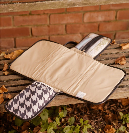 OiOi - Change Mat Clutch - Houndstooth