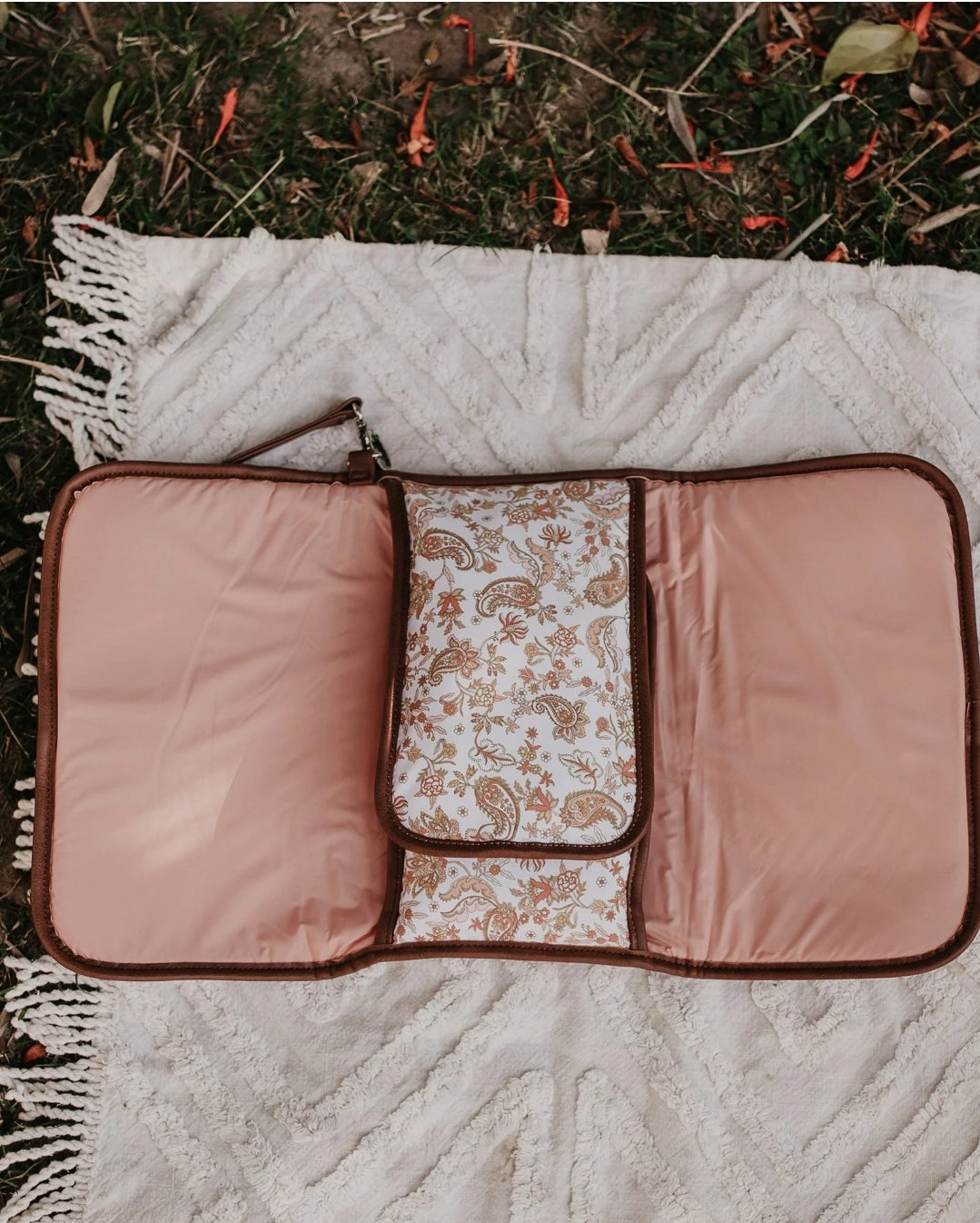 OiOi Change Mat -Tan Paisley