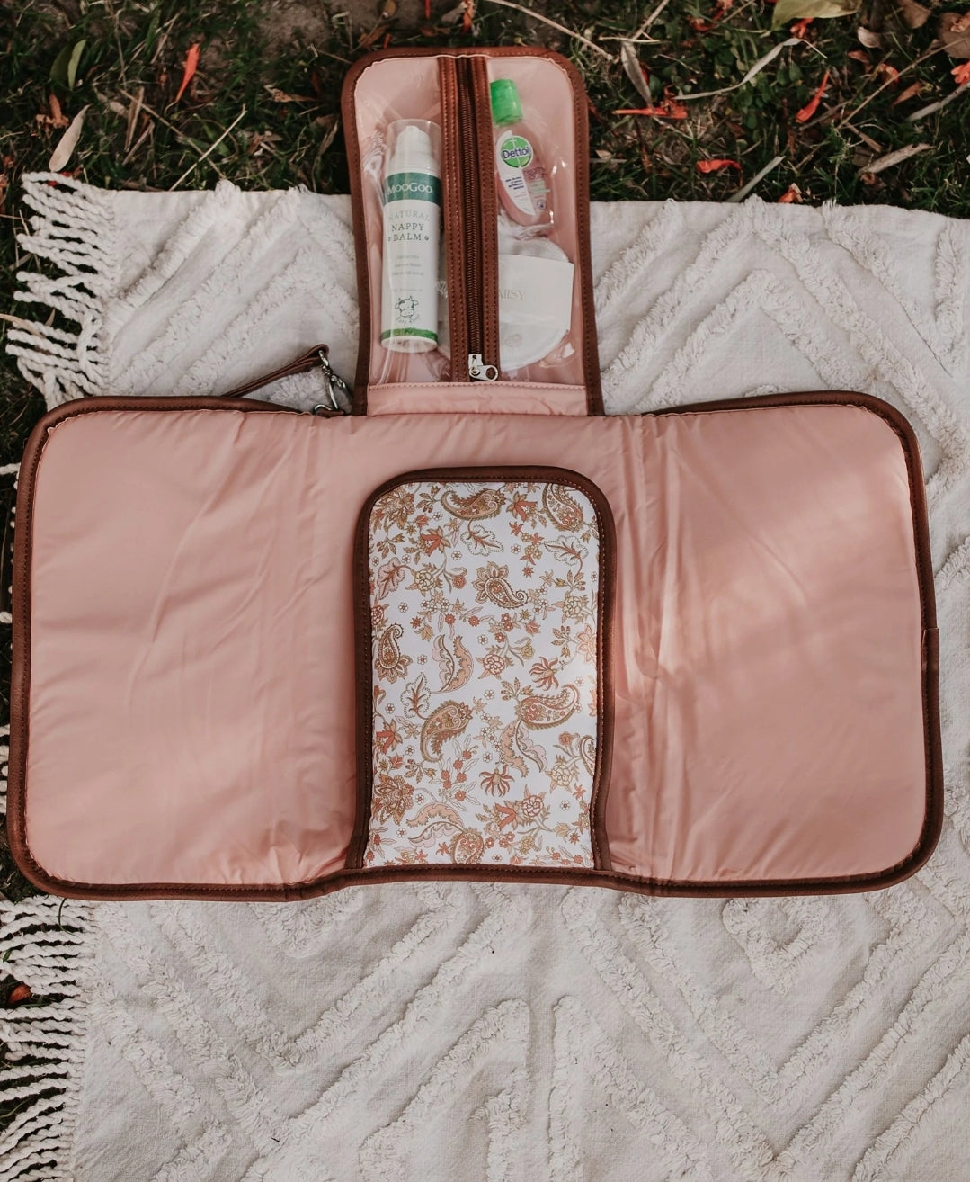 OiOi Change Mat -Tan Paisley