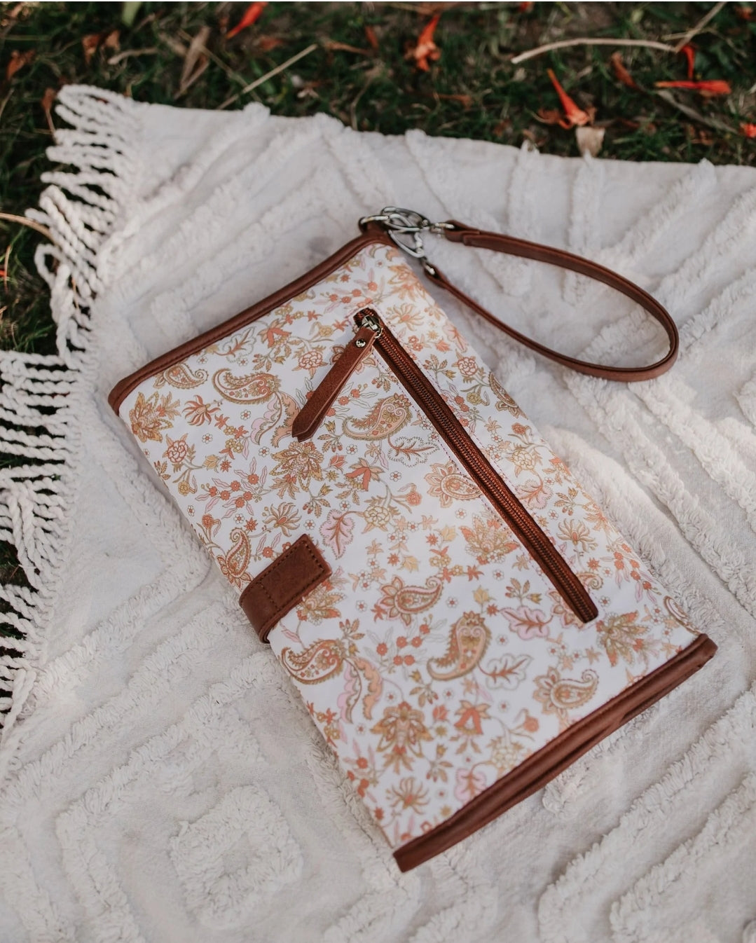 OiOi Change Mat -Tan Paisley