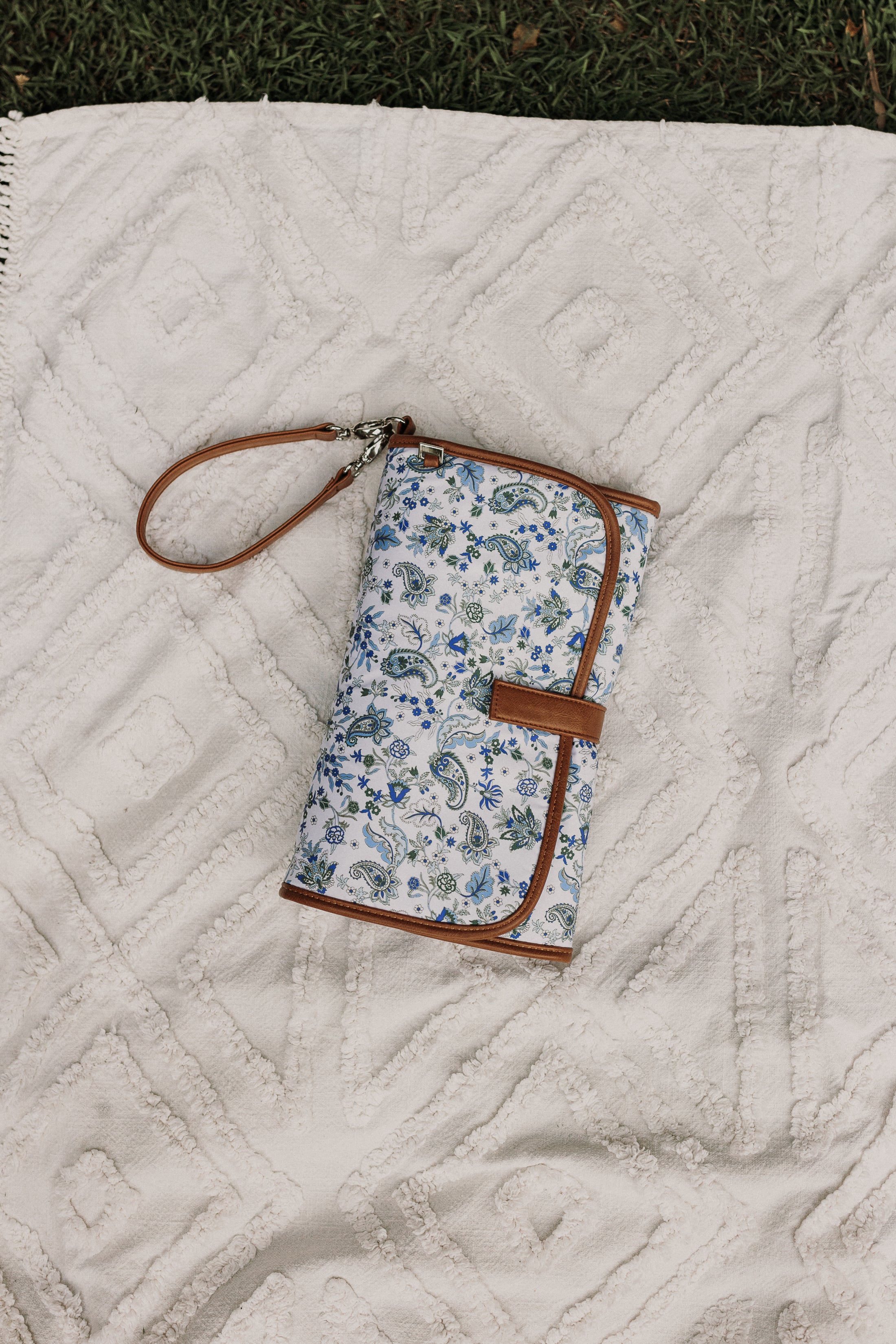 OiOi Change Mat - Blue Paisley/ Tan