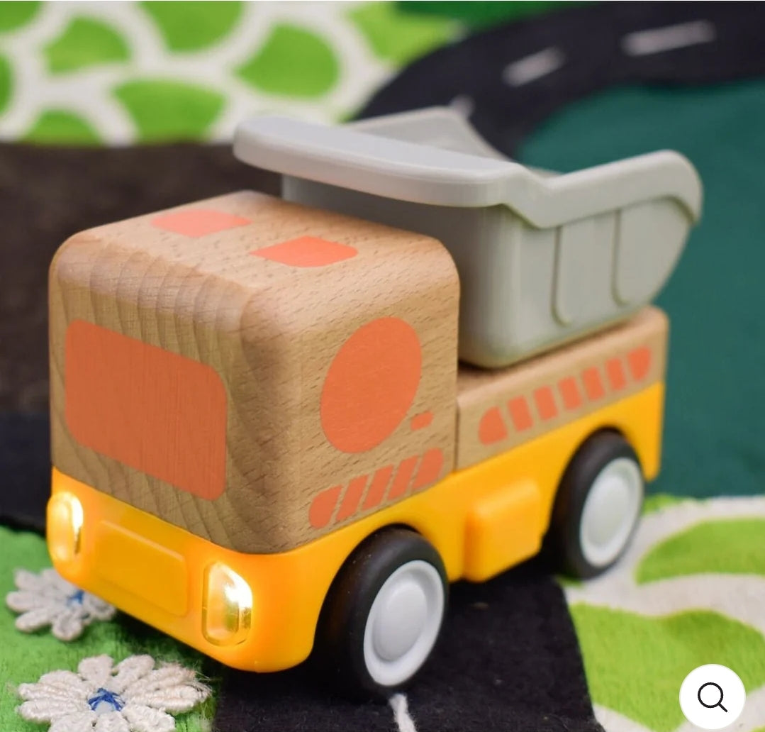 Wanborns - Wooden Friction Dump Truck With Lights & Sound